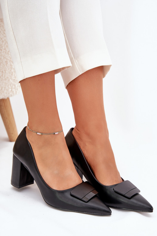 Zapatos con tacones con adornos de color negro Celira