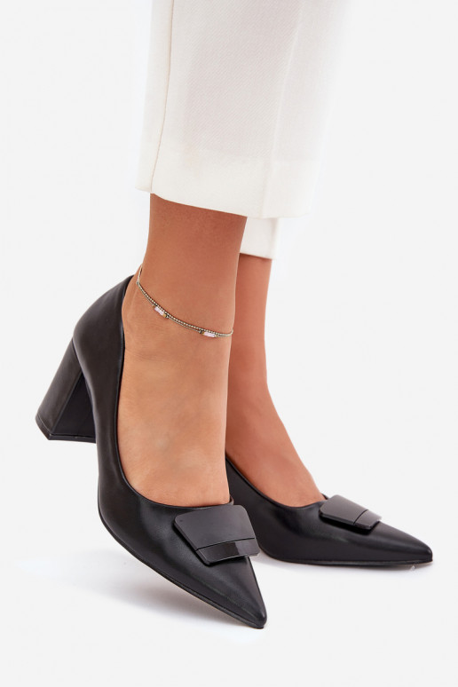 Zapatos con tacones con adornos de color negro Celira