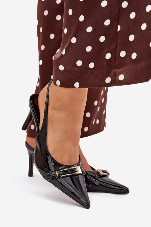 con efecto barniz Zapatos con tacones finos con hebillas doradas de color negro Vivae