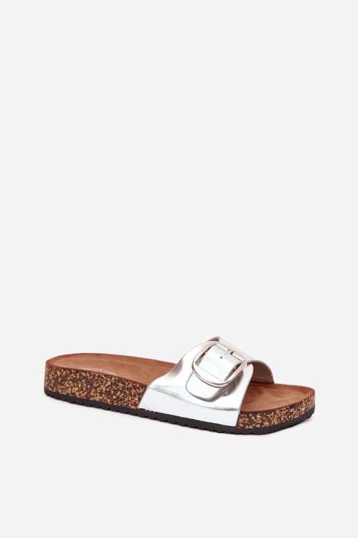 zapatillas de mujer con una plataforma con hebillas color plata Vianara