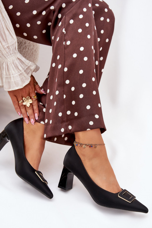 Zapatos con tacones para decorar con hebillas de color negro Seriva Zapatos con tacones para decorar con hebillas de color negro Seriva