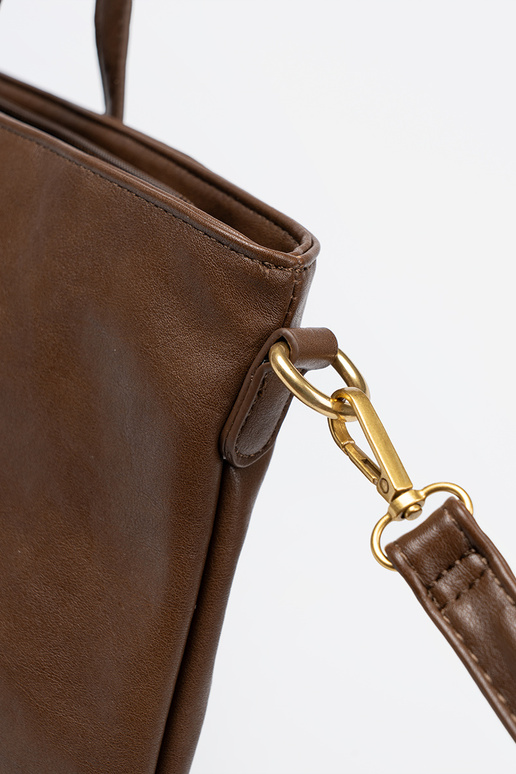 Tiene querrón bolso ze doradomi elementami