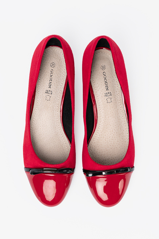 color rojo tacones altos con un arco i lakieroAanym noskiem color rojo tacones altos con un arco i lakieroAanym noskiem