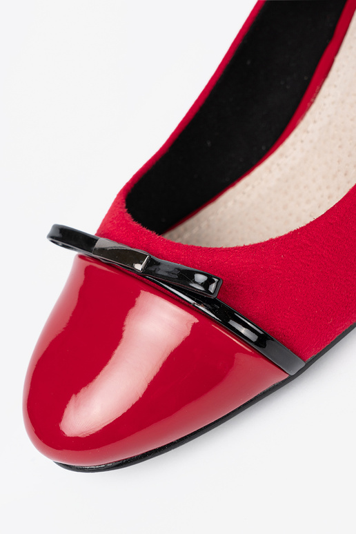 color rojo tacones altos con un arco i lakieroAanym noskiem color rojo tacones altos con un arco i lakieroAanym noskiem