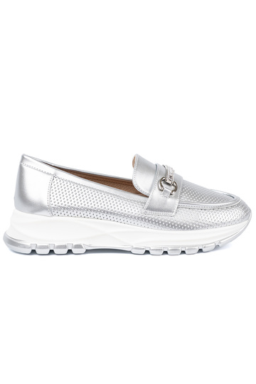 color plata mocasines z dekoracyjnym doradom elementem 2