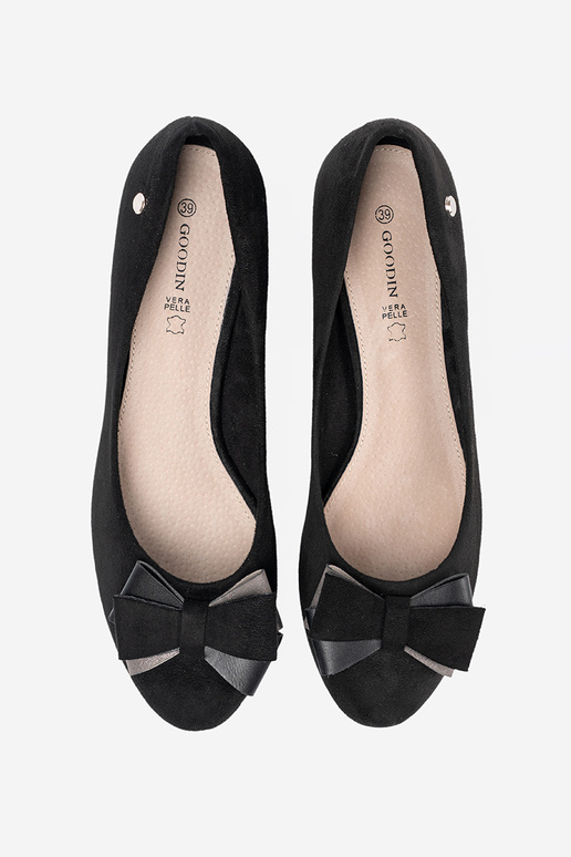 de color negro tacones altos con un arco en el talon de color negro tacones altos con un arco en el talon