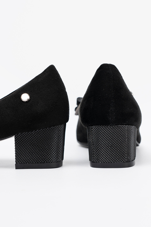 de color negro tacones altos con un arco en el talon de color negro tacones altos con un arco en el talon