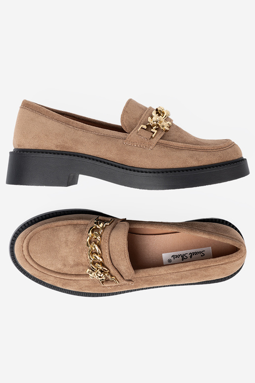 beige mocasines z doradom łańcuchem.