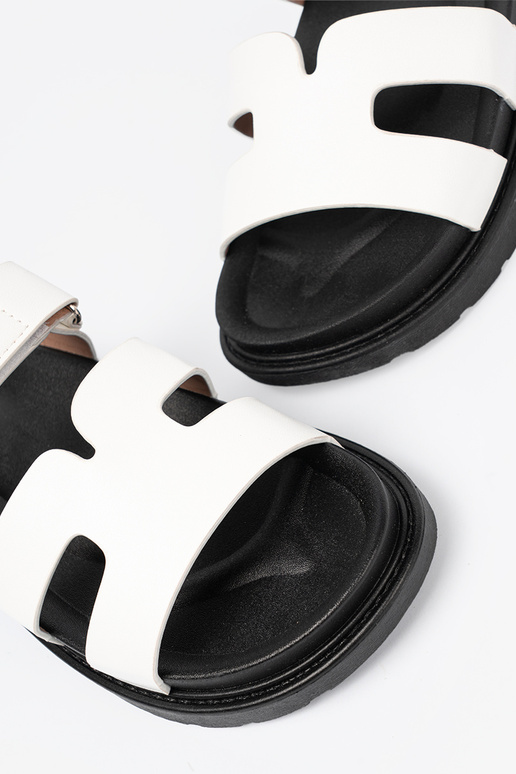 KomfortoAe el color blanco Zapatillas con una plataforma KomfortoAe el color blanco Zapatillas con una plataforma