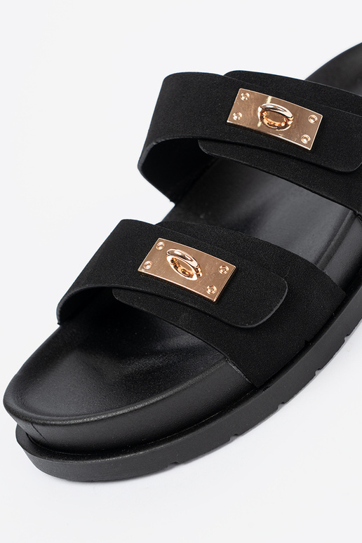 Zapatillas con una plataforma ze doradomi detalami Zapatillas con una plataforma ze doradomi detalami