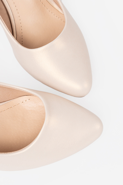 Zapatos beige en el talon Sergio Leone