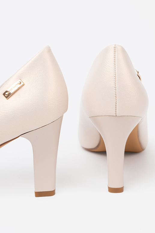 Zapatos beige en el talon Sergio Leone