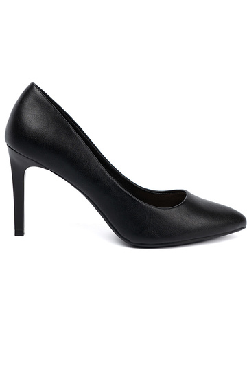 modelo clásico de color negro tacones altos en un tacón alto 2