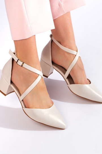 el color blanco tacones altos Sergio Leone 2