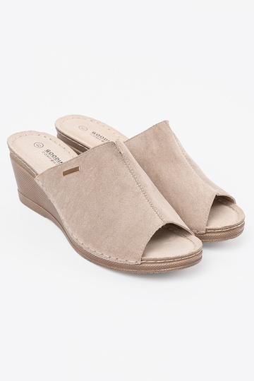beige mujer Zapatillas con una plataforma