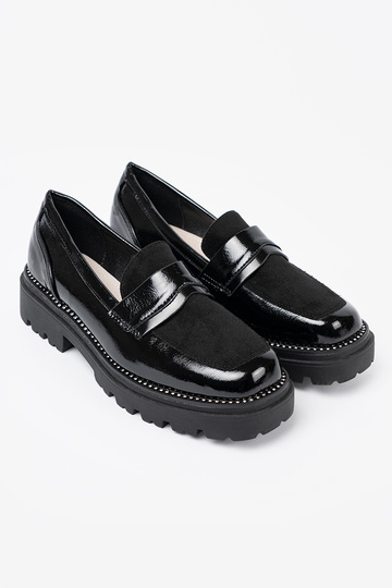 con efecto barniz mocasines con remaches