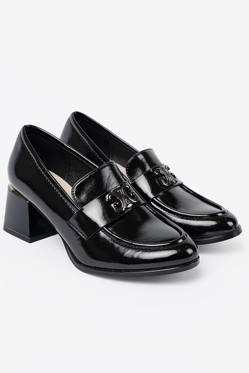 con efecto barniz medio zapatos ze platam zdobieniem