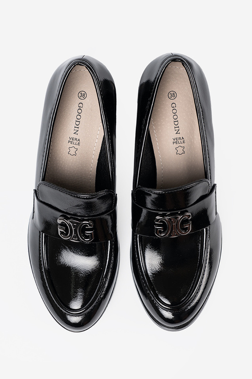 con efecto barniz medio zapatos ze platam zdobieniem