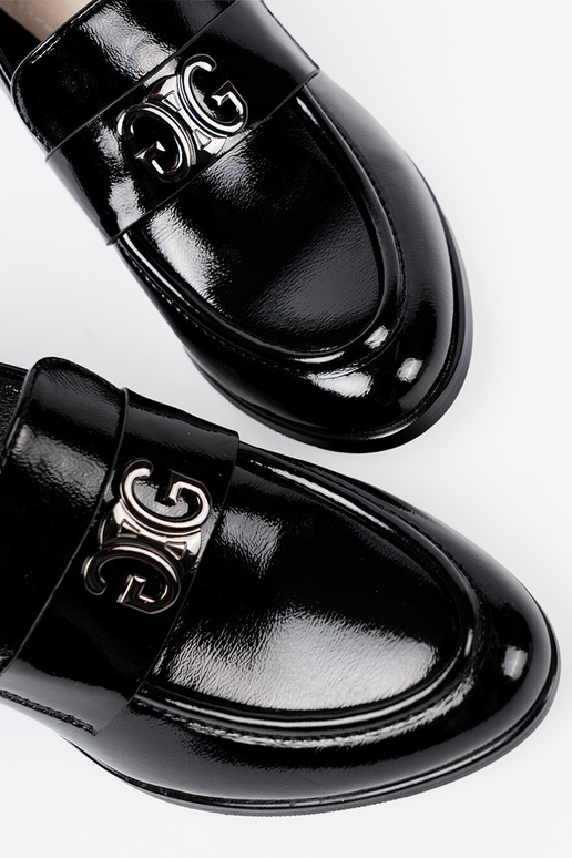 con efecto barniz medio zapatos ze platam zdobieniem