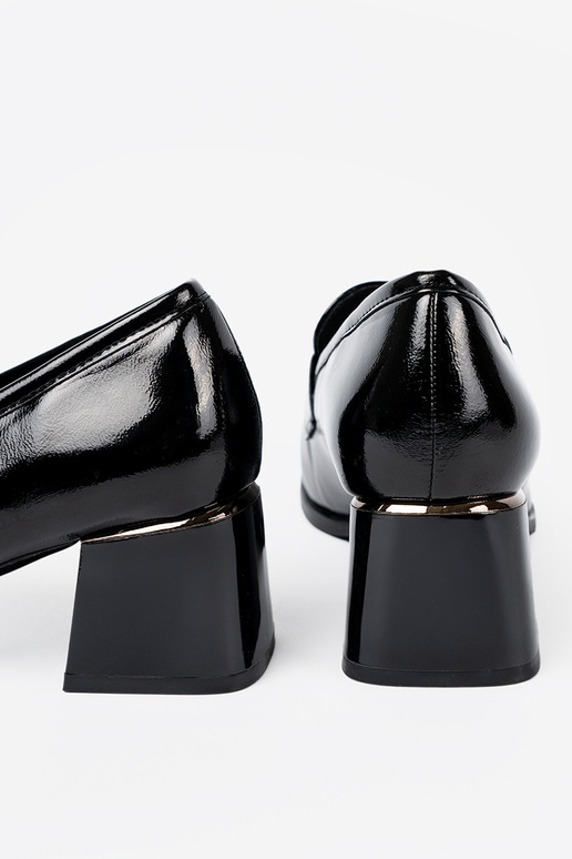 con efecto barniz medio zapatos ze platam zdobieniem