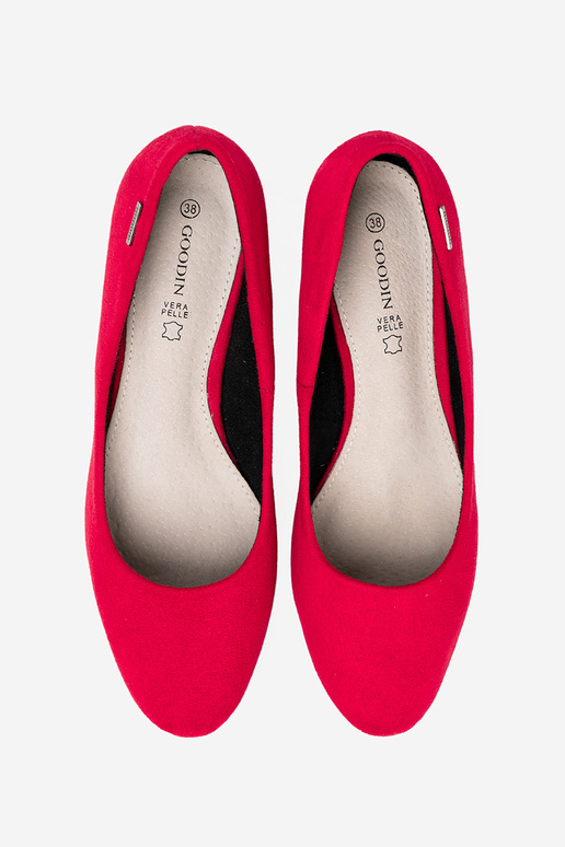 color rojo tacones altos na platam słupku color rojo tacones altos na platam słupku