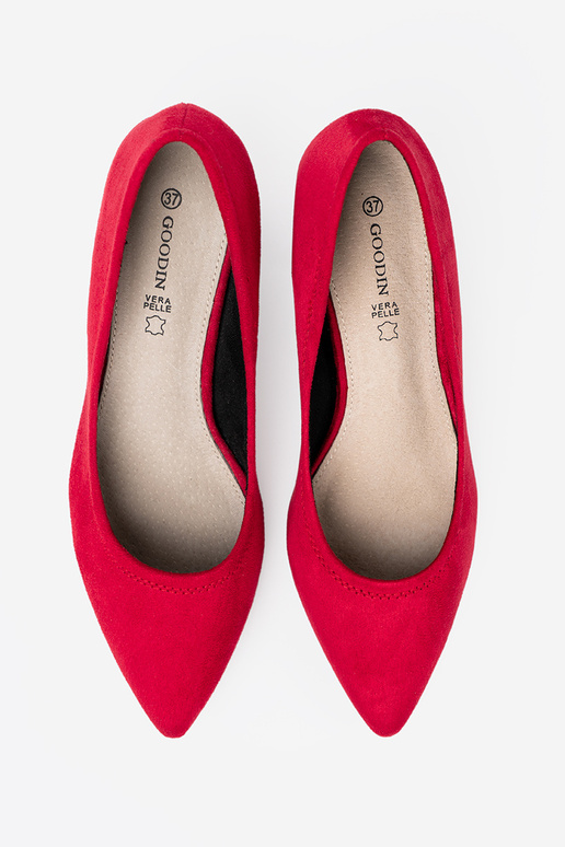 Estilo elegante tacones altos na ozdobnym słupku