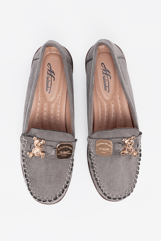 color gris medio zapatos con detalles dorados