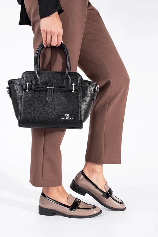 con efecto barniz beige-de color negro mocasines de mujer