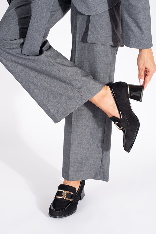 de gamuza mujer medio zapatos en un poste grueso