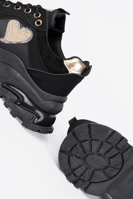 de color negro Zapatillas modelo zapatos. z ozdobnym doradom corazónm