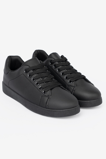 de color negro Zapatillas modelo zapatos. z matoAym Aykończeniem i cordonesm