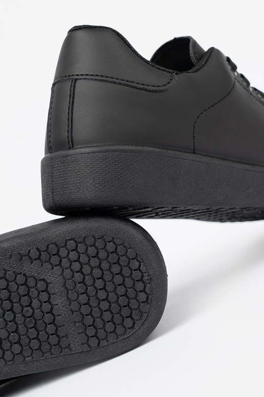 de color negro Zapatillas modelo zapatos. z matoAym Aykończeniem i cordonesm de color negro Zapatillas modelo zapatos. z matoAym Aykończeniem i cordonesm