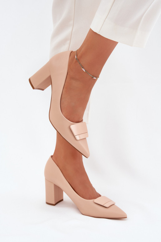 Zapatos con tacones con adornos beige Celira