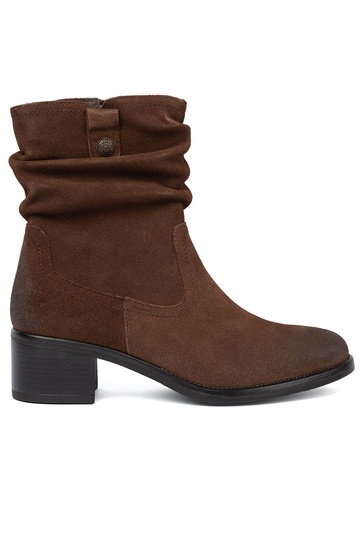 color marrón piel zapatos con un top con volantes Sergio Leone 2