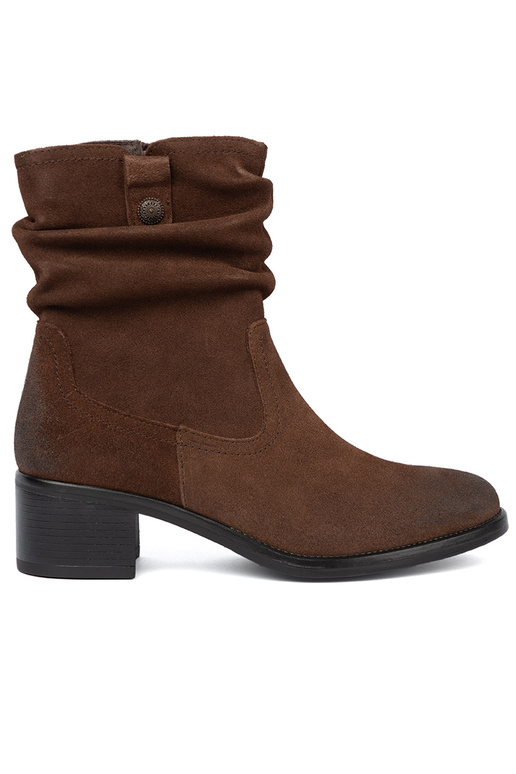 color marrón piel zapatos con un top con volantes Sergio Leone