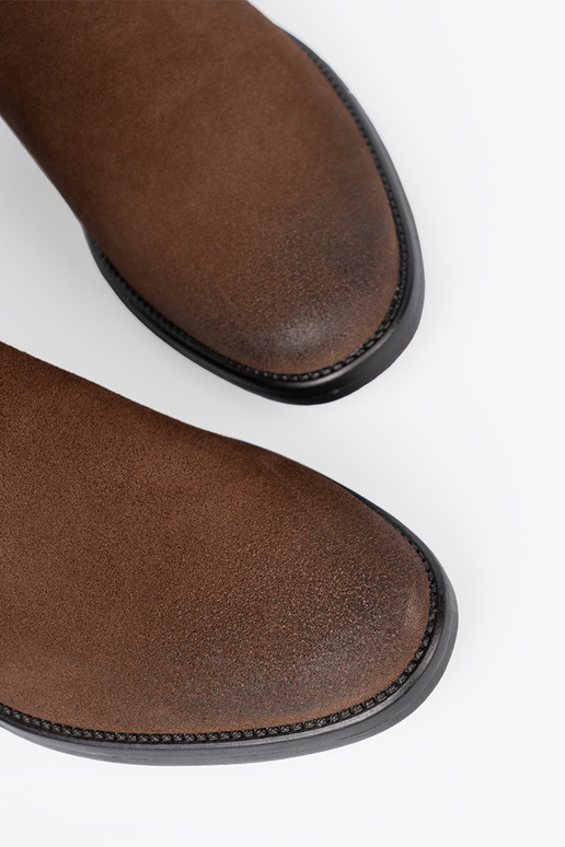 color marrón piel zapatos con un top con volantes Sergio Leone