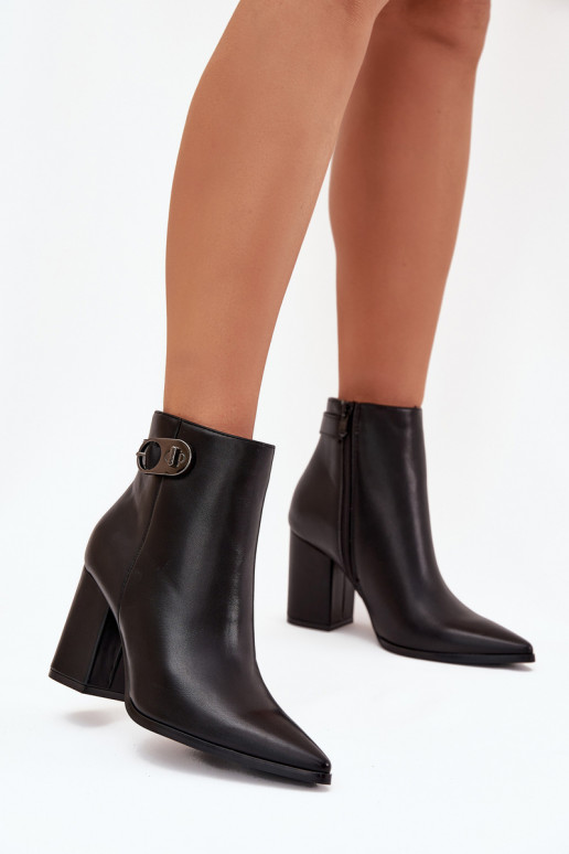 Botas de mujer Con decoraciones Detalem de color negro Tharina Botas de mujer Con decoraciones Detalem de color negro Tharina