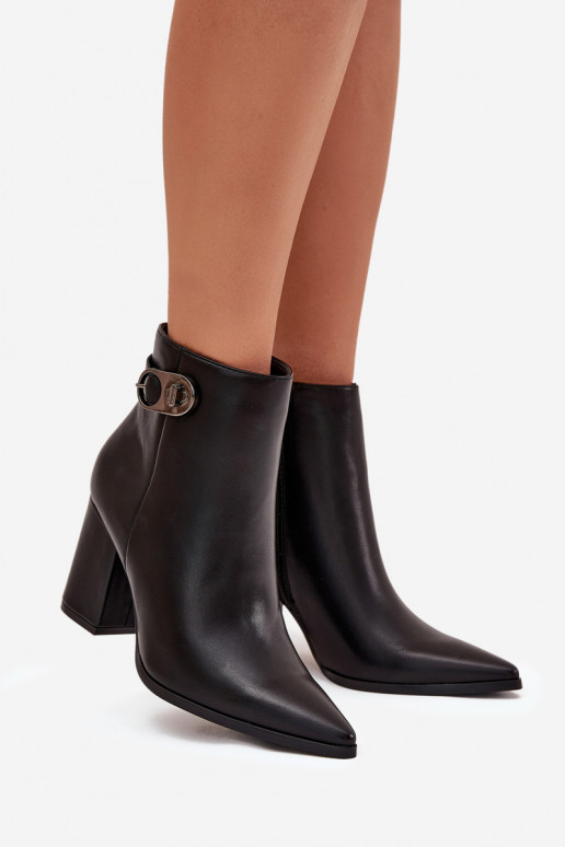 Botas de mujer Con decoraciones Detalem de color negro Tharina Botas de mujer Con decoraciones Detalem de color negro Tharina