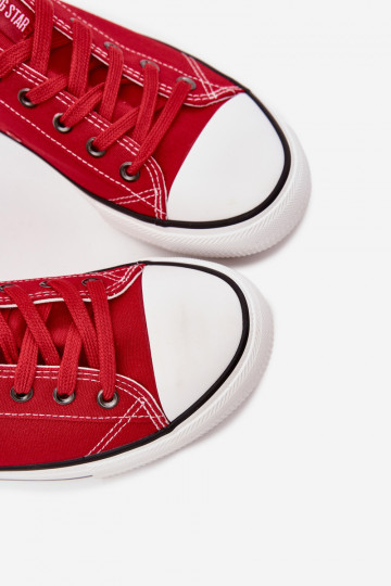 Zapatillas deportivas color blanco y plateado con detalles brillantes