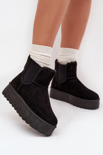 Zapatillas deportivas elegantes en negro y blanco con suela gruesa
