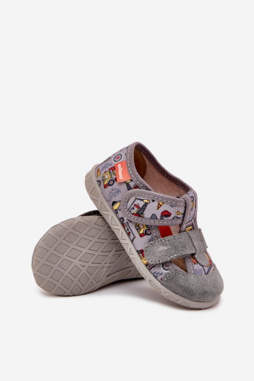 Zapatillas Milami Infantil con sujetadores adhesivos EN Pojazdy color gris Reathiana