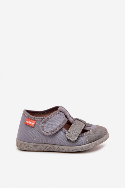 Zapatillas Milami Infantil con sujetadores adhesivos color gris Reathiana