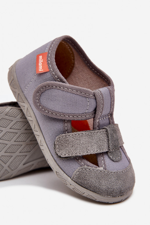 Zapatillas Milami Infantil con sujetadores adhesivos color gris Reathiana