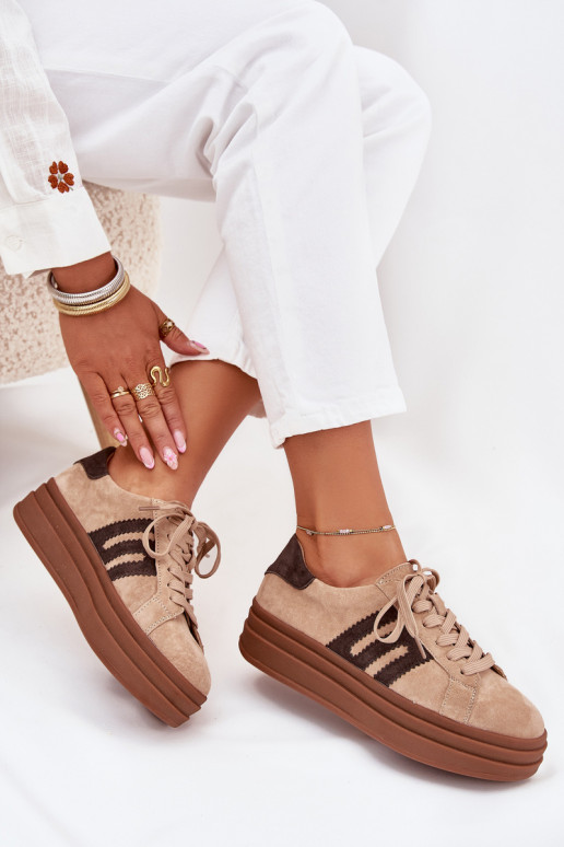 Zapatillas modelo zapatos. Femenino con una plataformaActivadoturalnego de gamuzau beige Eldira