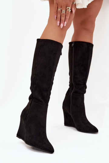 calentamiento botas de mujer en una cuña de color negro Rosina