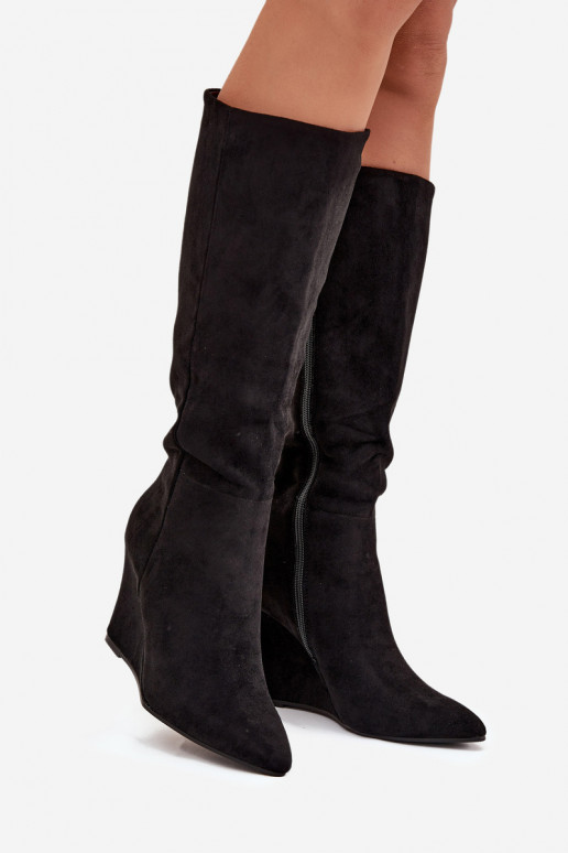 calentamiento botas de mujer en una cuña de color negro Rosina