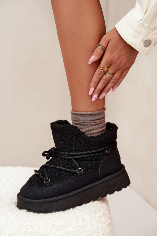 Botas de nieve Femenino con una plataforma con un abrigo de piel Typu Baranek Big Star SS274109 de color negro