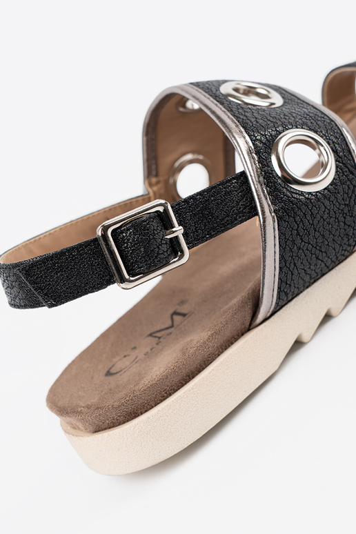 de color negro sandalias z ozdobnymi metaloAymi kółkami