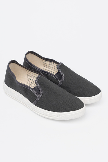 Proste color gris zapatos z flexiblemi AstaAkami infantil