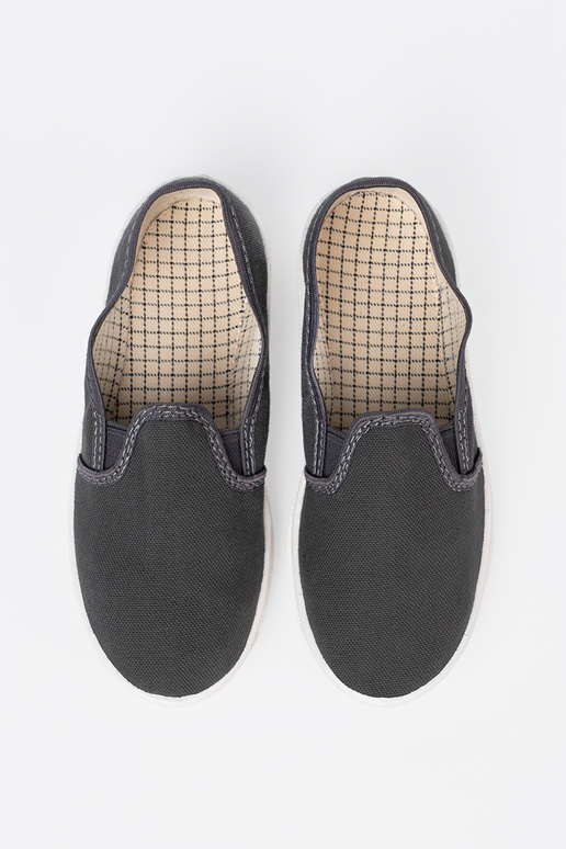 Proste color gris zapatos z flexiblemi AstaAkami infantil